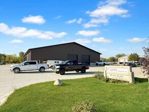 1911 NE 58th Ave, Des Moines, IA for lease Interior Photo- Image 1 of 46