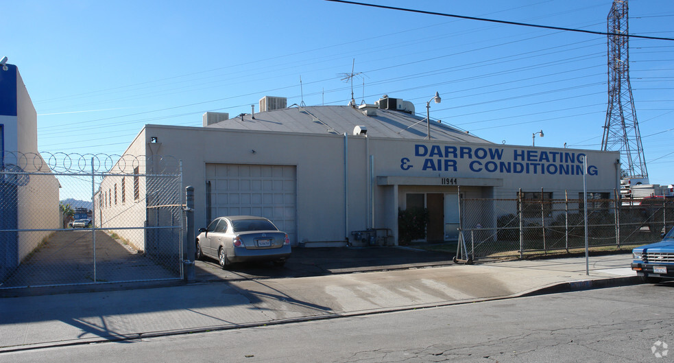 11944 Valerio St, North Hollywood, CA for lease - Building Photo - Image 1 of 8