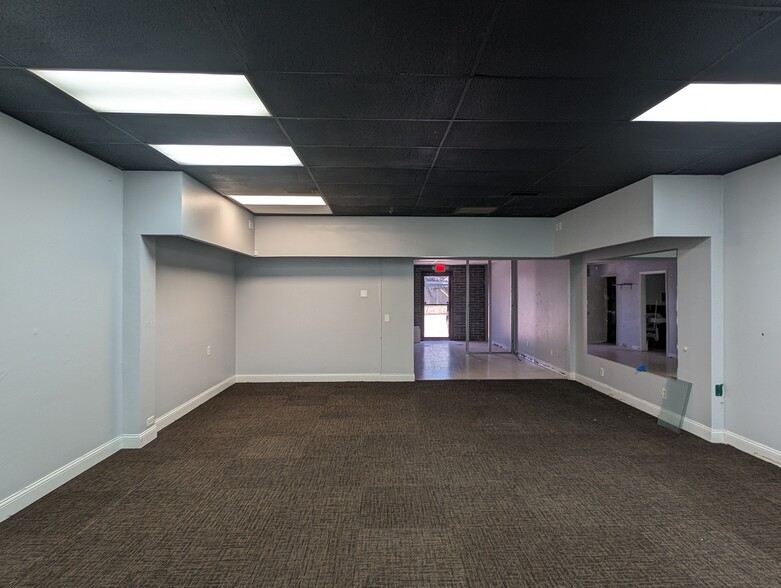 712 W Scharbauer Dr, Midland, TX for lease - Interior Photo - Image 3 of 4