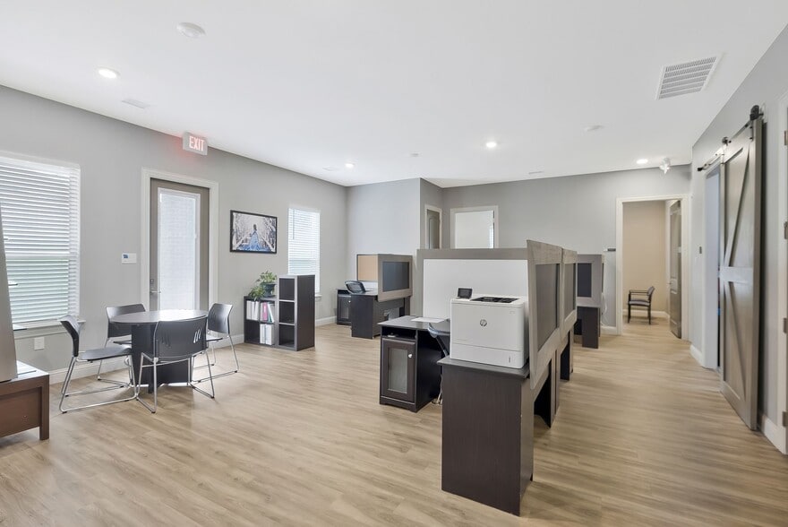 7720 Rufe Snow Dr, Fort Worth, TX for sale - Interior Photo - Image 2 of 4