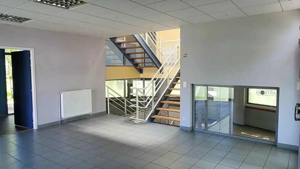 Office in La Vaupalière for sale - Interior Photo - Image 2 of 12