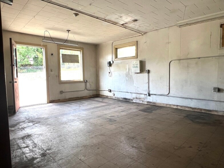 351 N Elm St, Westfield, MA for sale - Building Photo - Image 3 of 11