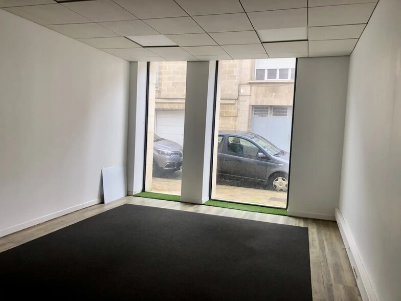 Office in Bordeaux for sale - Interior Photo - Image 3 of 9