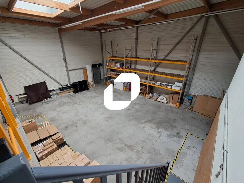 Office in Wambrechies for lease - Interior Photo - Image 2 of 8