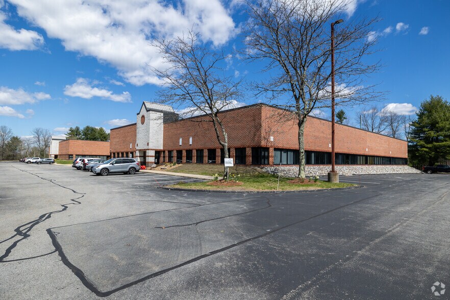 300 Potash Hill Rd, Tyngsborough, MA for lease - Primary Photo - Image 1 of 12
