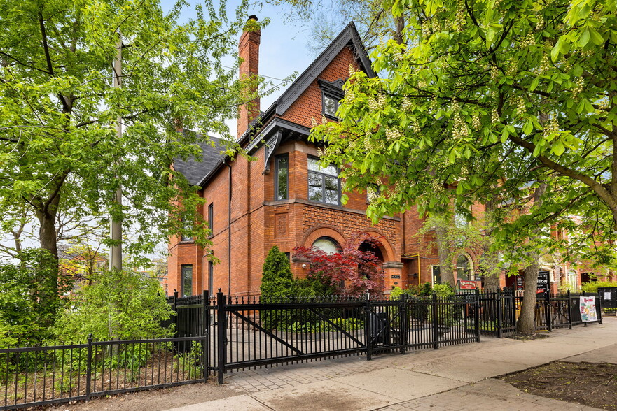 12 Madison Av, Toronto, ON for sale - Primary Photo - Image 1 of 17