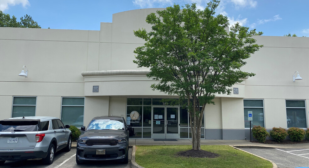 561 Eastpark Ct, Sandston, VA for lease - Building Photo - Image 1 of 5