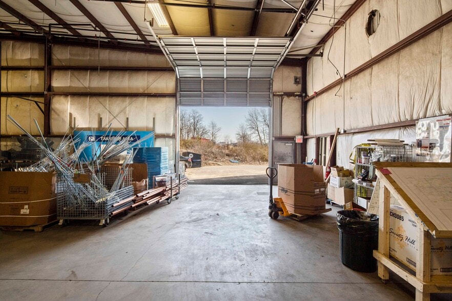 133 Maple St, Stoughton, MA for lease - Interior Photo - Image 2 of 7