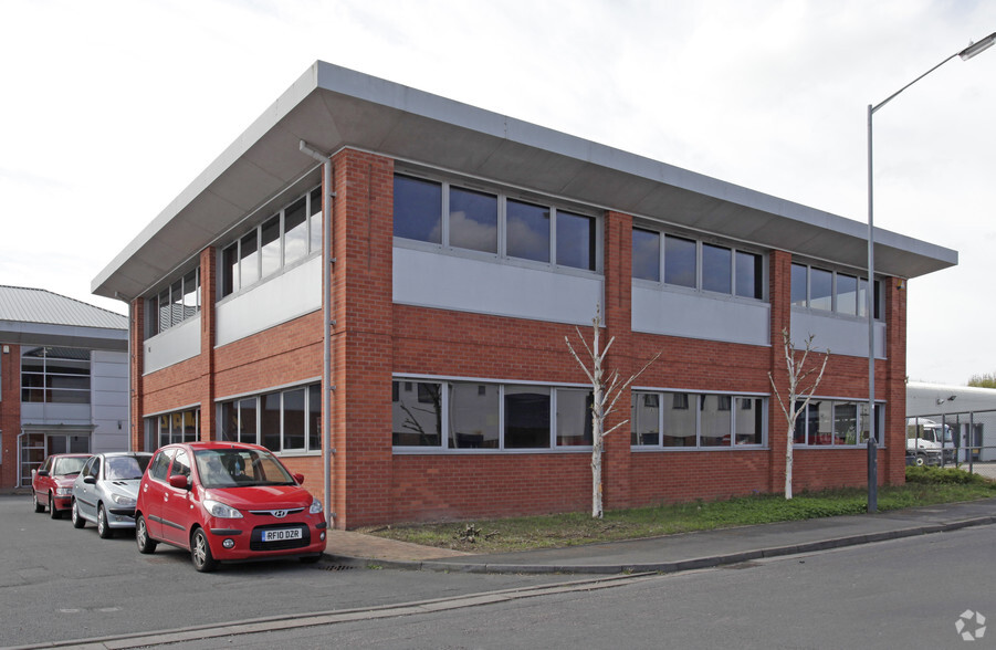 Broxell Clos, Warwick for lease - Primary Photo - Image 1 of 3