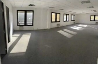 Office in Vénissieux for lease Interior Photo- Image 2 of 10