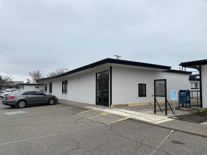 821 S Auburn St, Kennewick, WA for lease - Building Photo - Image 1 of 6