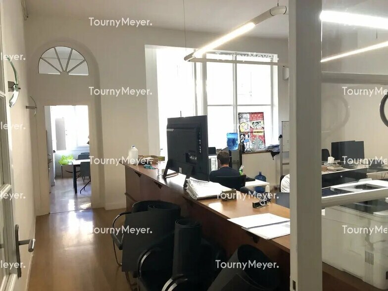 Office in Bordeaux for lease - Building Photo - Image 2 of 4