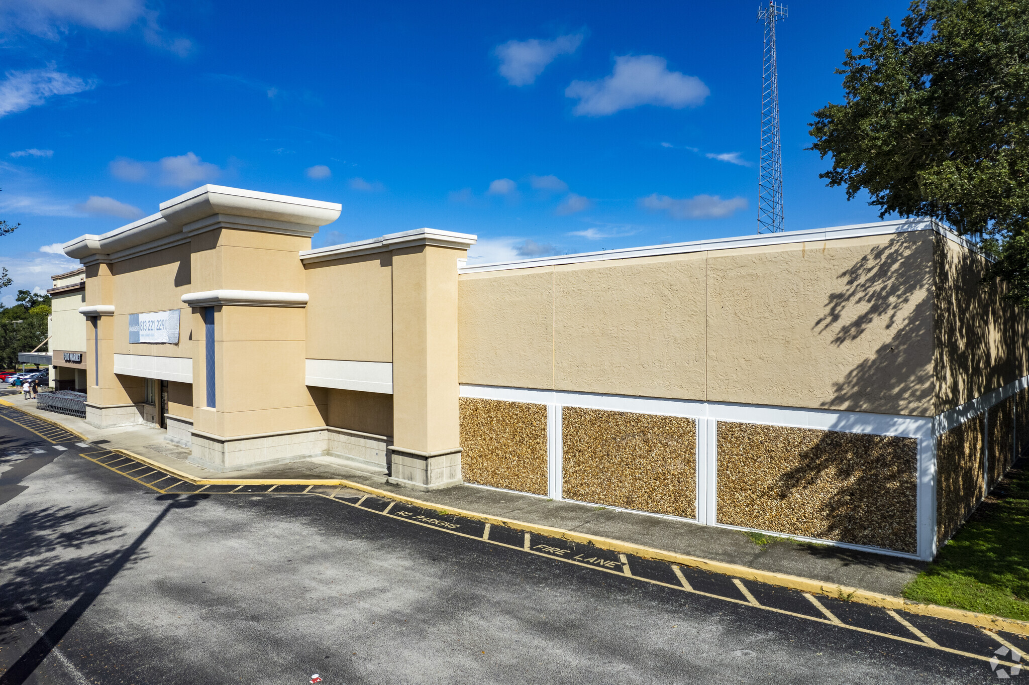 610-620 E Brandon Blvd, Brandon, FL for lease Primary Photo- Image 1 of 9