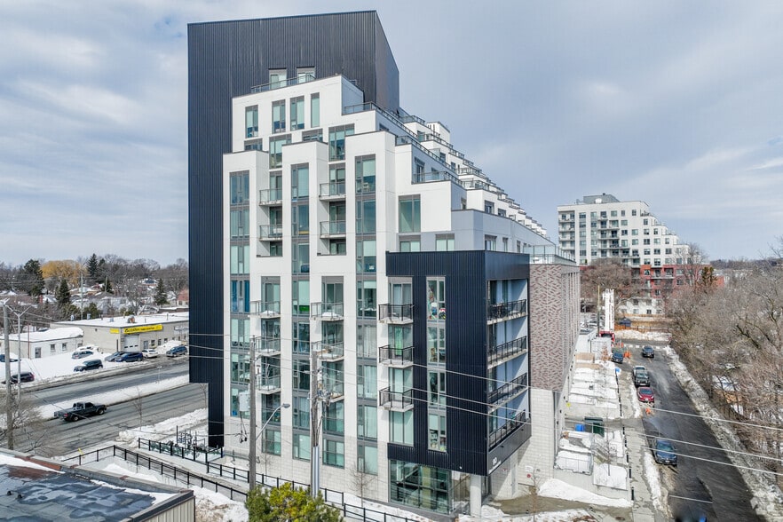 2209 Kingston Rd, Toronto, ON for lease - Building Photo - Image 3 of 4