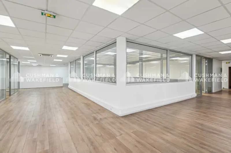 10-22 Rue D'Arras, Nanterre for lease - Interior Photo - Image 3 of 17