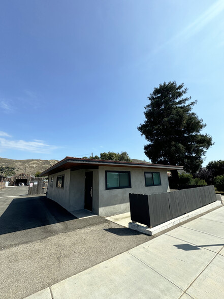 2176 N Ventura Ave, Ventura, CA for lease - Building Photo - Image 3 of 15