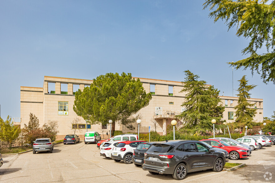 Calle Valle del Tormes, 2, Boadilla Del Monte, Madrid for lease - Building Photo - Image 3 of 7