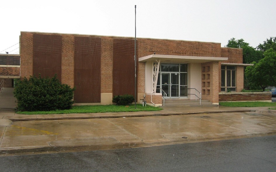 201 S Pine St, Newton, KS for sale - Primary Photo - Image 1 of 1