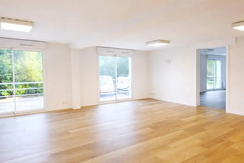 Office in Vannes for lease Interior Photo- Image 1 of 8