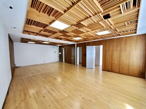 381-383 Rue Notre-Dame O, Montréal, QC for lease Interior Photo- Image 1 of 5