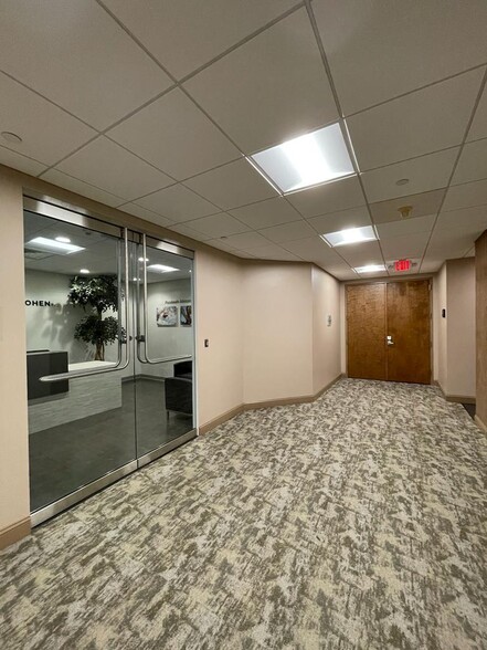 235-245 Main St, White Plains, NY for lease - Interior Photo - Image 3 of 12