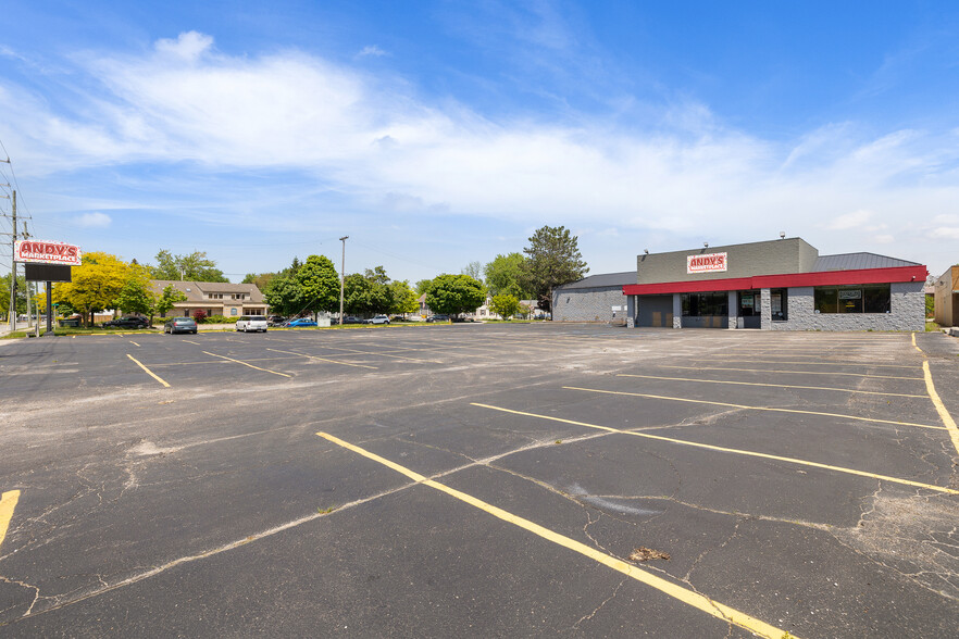 303 S Parker St, Marine City, MI for lease - Building Photo - Image 3 of 3