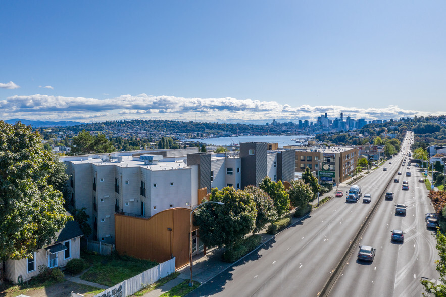 4014-4020 Aurora Ave N, Seattle, WA for sale - Building Photo - Image 3 of 28