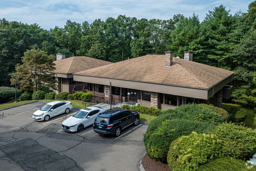 35 Tower Ln, Avon, CT for lease - Building Photo - Image 1 of 24