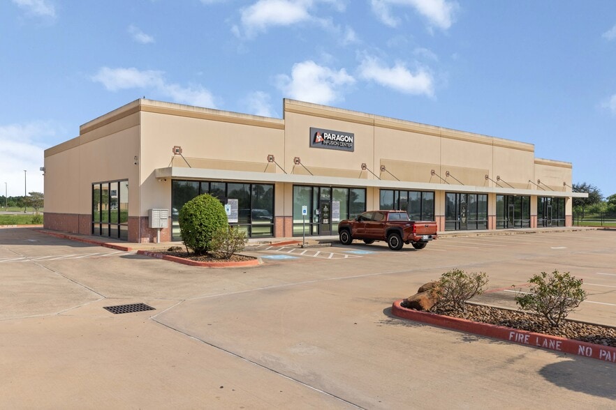 780 Clear Lake City Blvd, Webster, TX for lease - Building Photo - Image 1 of 14