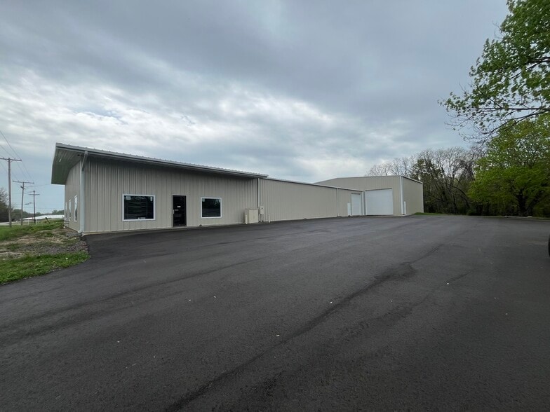 717 X St, Bedford, IN for lease - Building Photo - Image 1 of 8