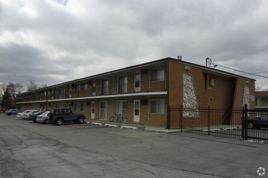 6545-6547 W 111th St, Worth, IL for sale - Building Photo - Image 2 of 4