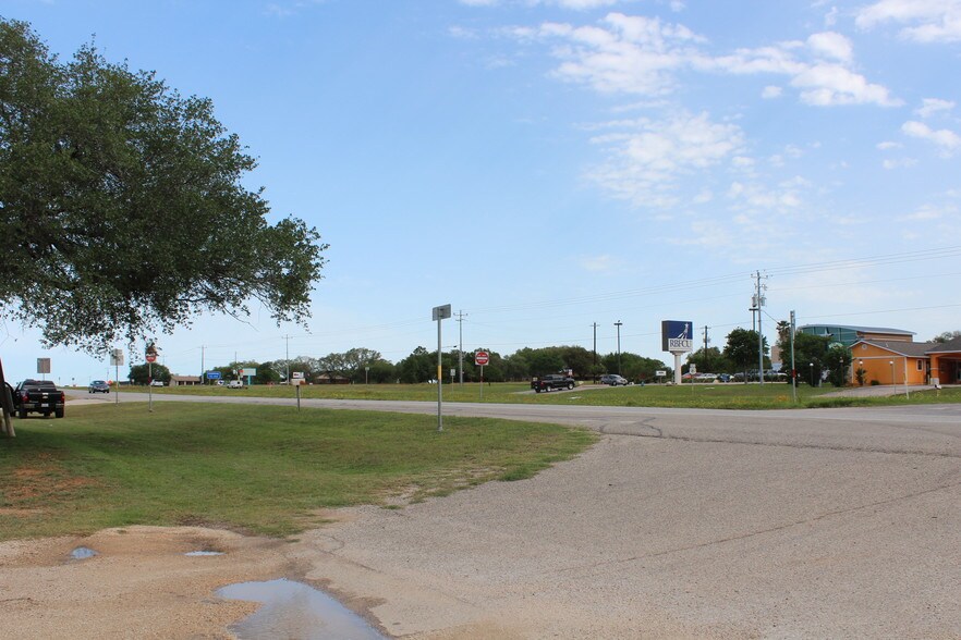 531 10th St, Floresville, TX for sale - Other - Image 1 of 3