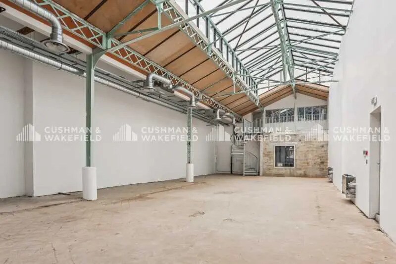 Office in Malakoff for lease - Building Photo - Image 2 of 17