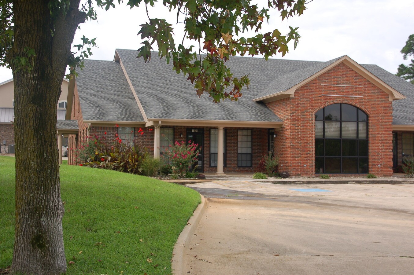 19391945 Moores Ln, Texarkana, TX 75503