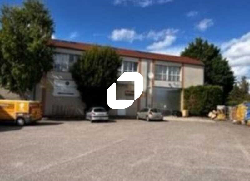 Office in Feucherolles for lease - Building Photo - Image 2 of 15