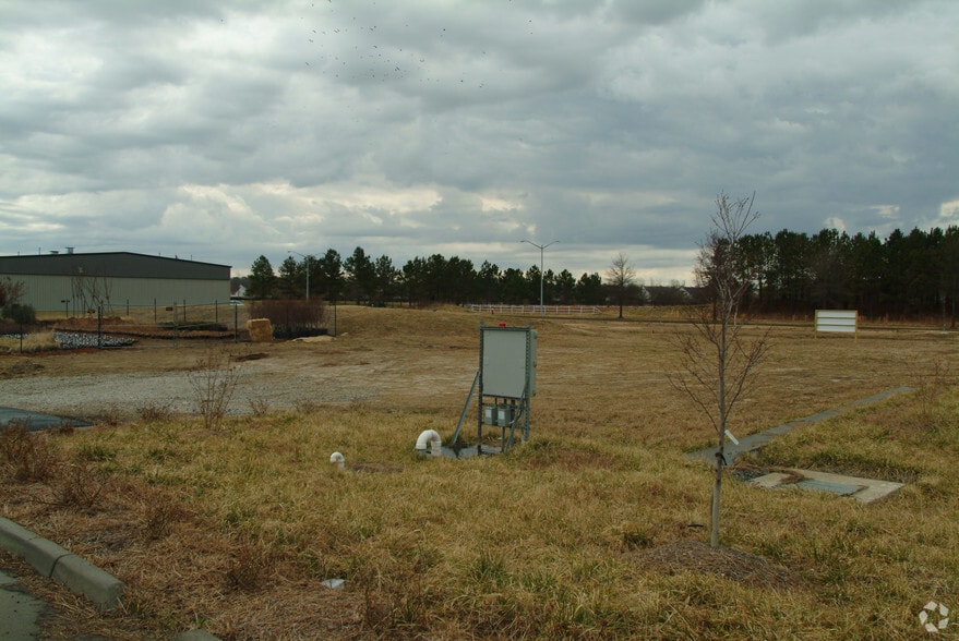 2445 Castleton Commerce Way, Virginia Beach, VA for lease - Building Photo - Image 3 of 7