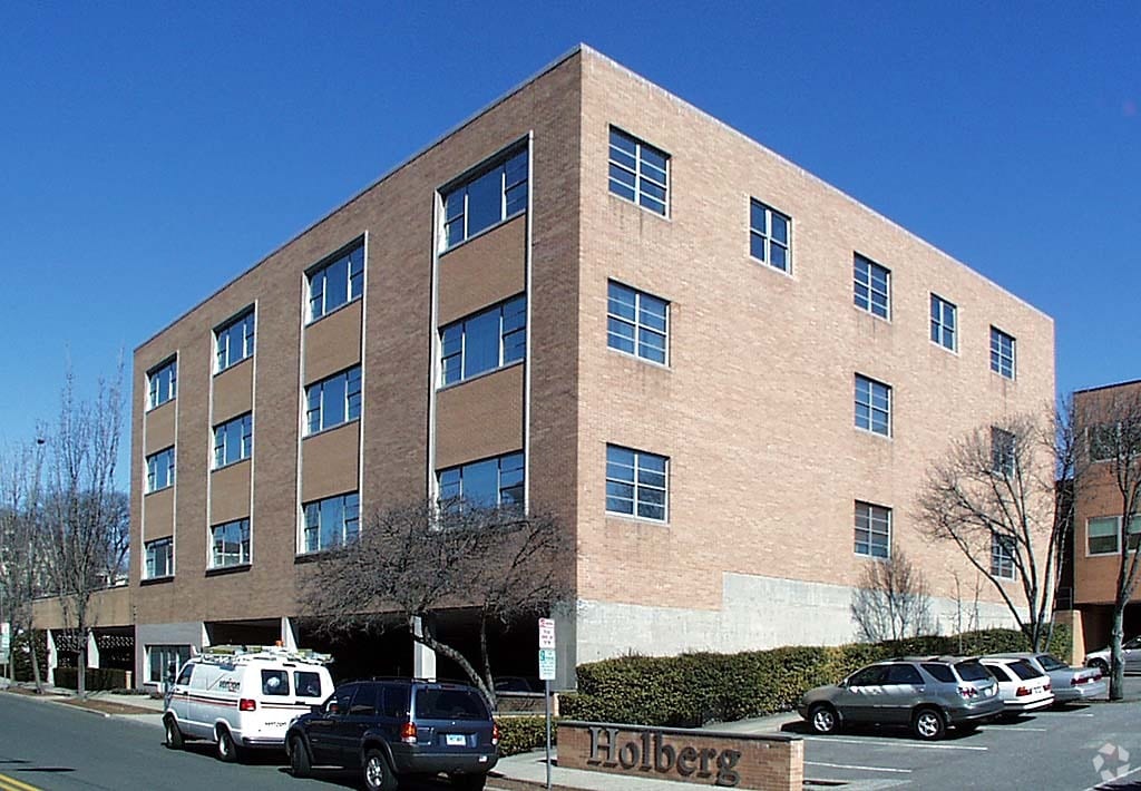 537 Steamboat Rd, Greenwich, CT 06830