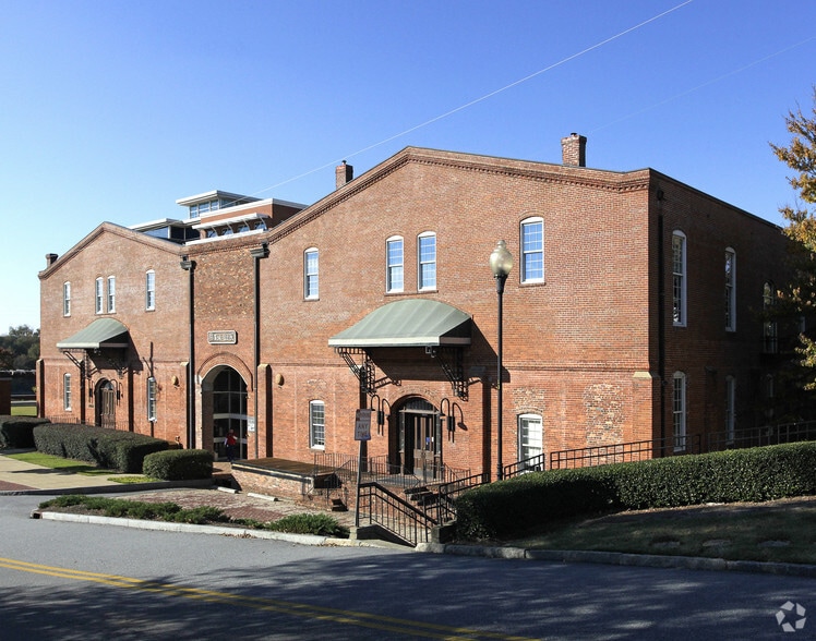 33 W 11th St, Columbus, GA for lease - Building Photo - Image 1 of 29