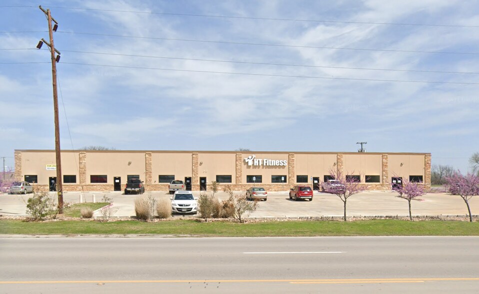 2704 N Main St, Taylor, TX for sale - Primary Photo - Image 1 of 1