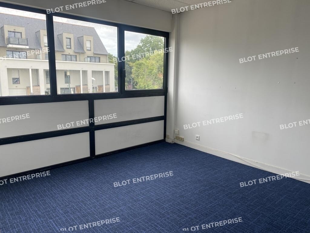 Office in La Richardais for lease Interior Photo- Image 1 of 7