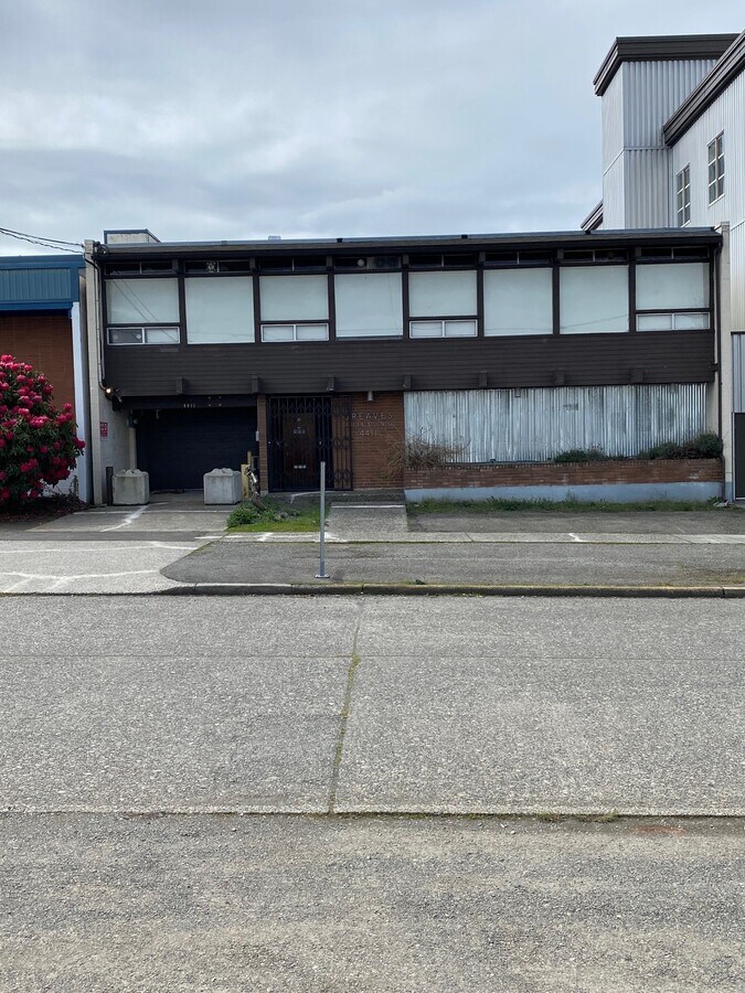 4411 23rd ave w
