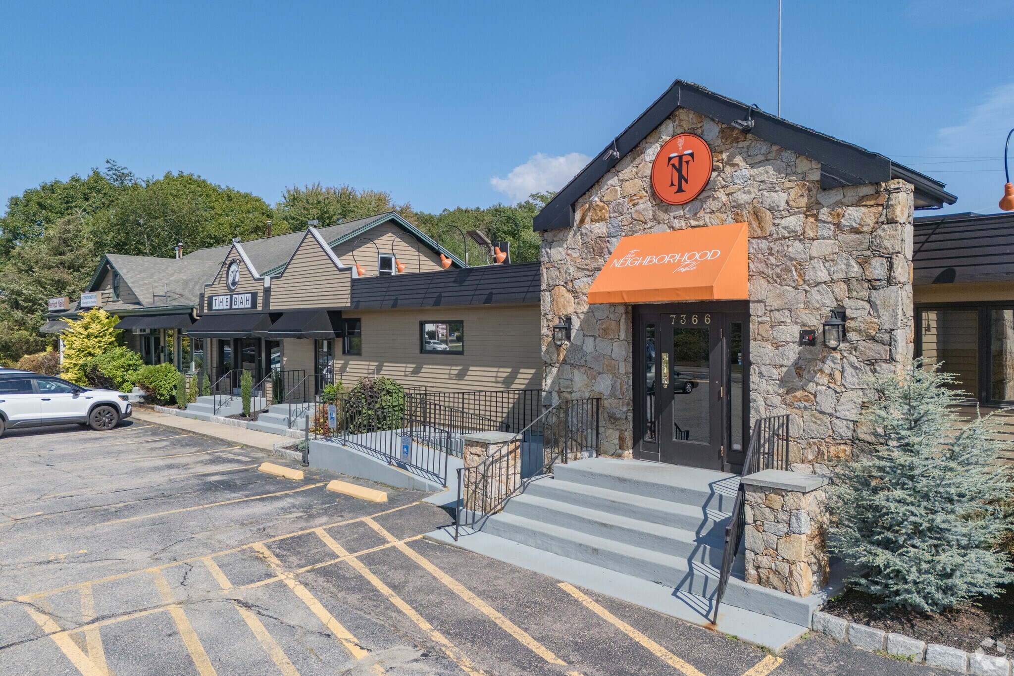 7354-7366 Post Rd, North Kingstown, RI for sale Primary Photo- Image 1 of 1