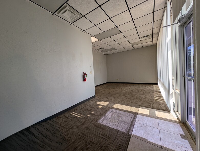 1315-1321 NW Sheridan Rd, Lawton, OK for lease - Interior Photo - Image 3 of 10