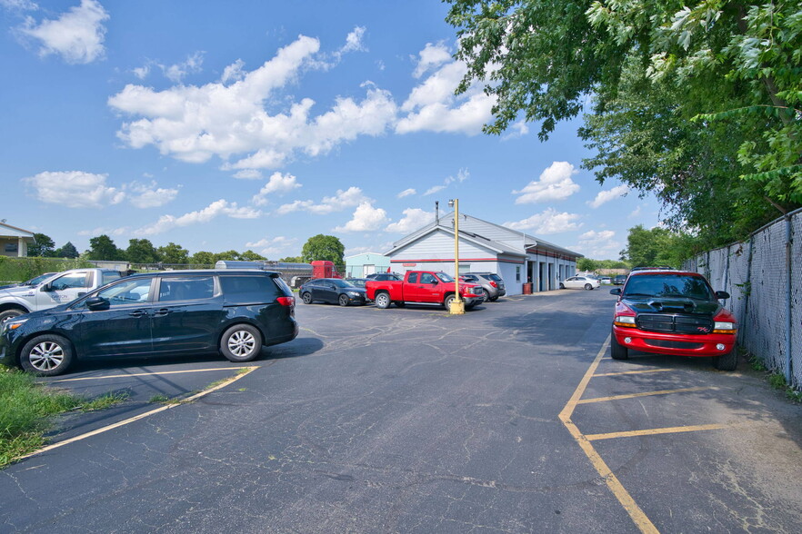 5166 Wagner Ford Rd, Dayton, OH for sale - Building Photo - Image 3 of 33