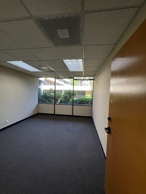 16885 W Bernardo Dr, San Diego, CA for lease Building Photo- Image 1 of 2