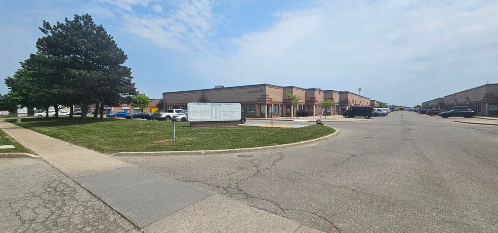 2053 N Williams Pky, Brampton, ON for sale - Building Photo - Image 2 of 2