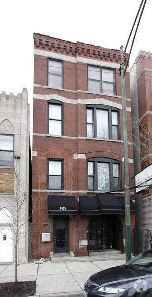 1635 N Ashland Ave, Chicago, IL for lease - Primary Photo - Image 2 of 4