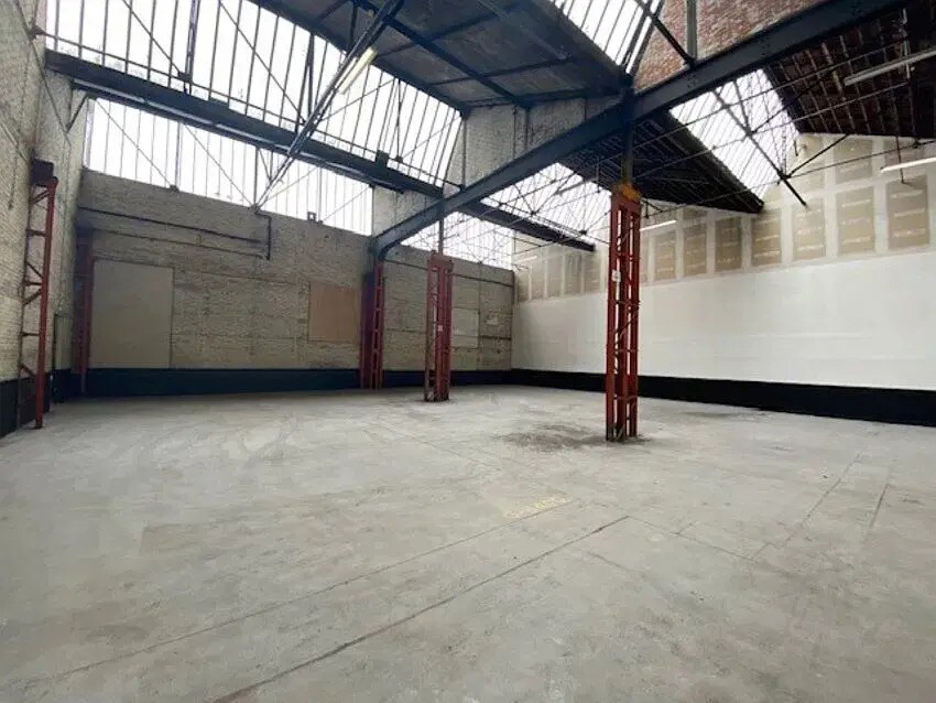 Industrial in Villeneuve-la-Garenne for lease Building Photo- Image 1 of 5