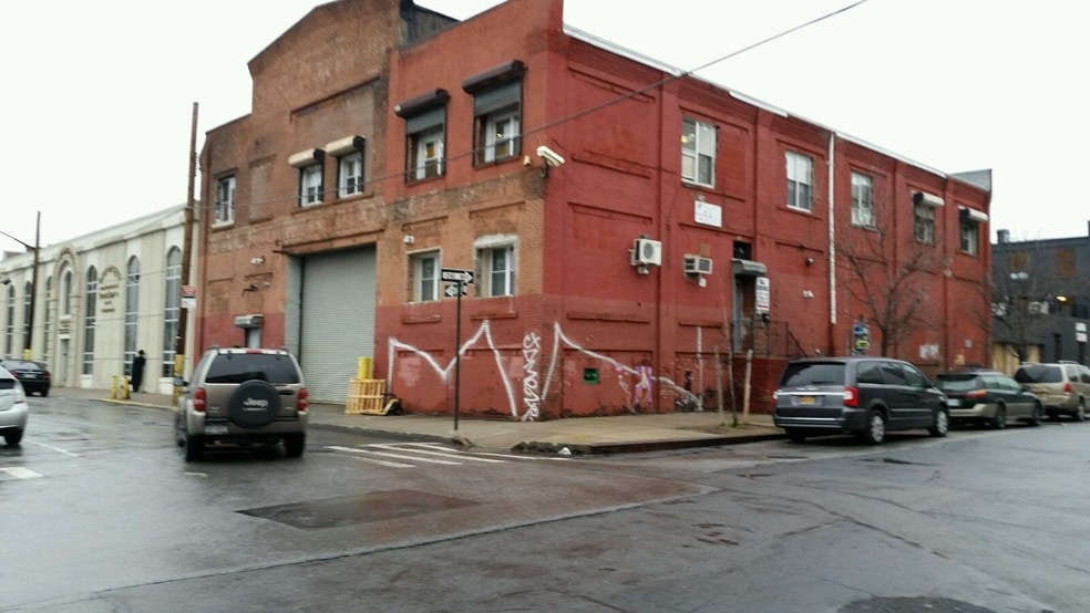 163 Imlay St, Brooklyn, NY for lease - Primary Photo - Image 1 of 37