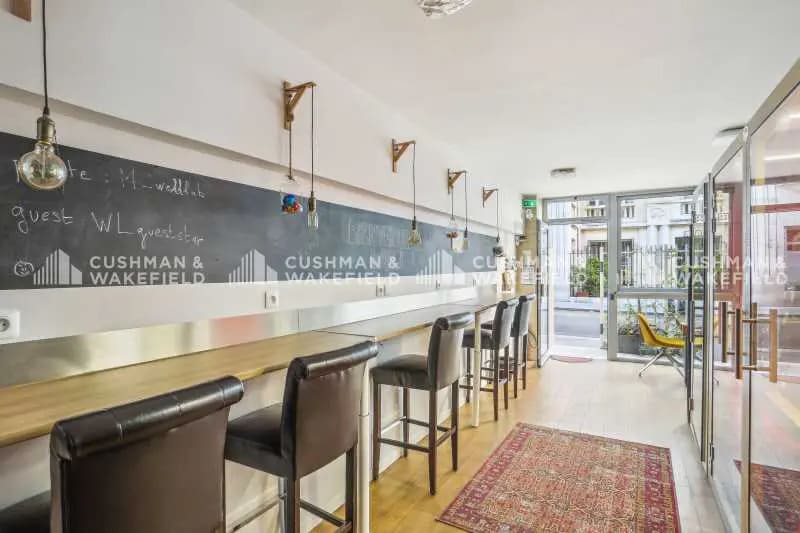 Office in Paris for lease Interior Photo- Image 1 of 14